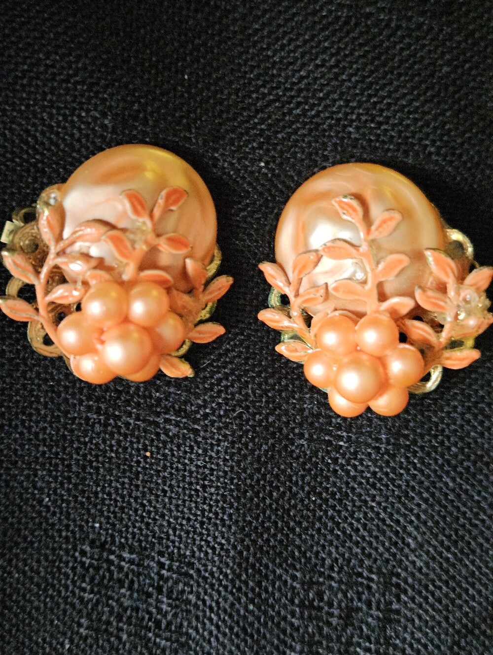 Coral Disc Pearl Berry And Leaves Clip-On Earrings